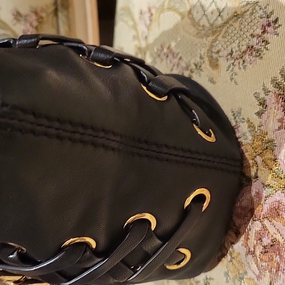 Elegant Black and Gold Chain Women's Bag - Picture 2 of 7